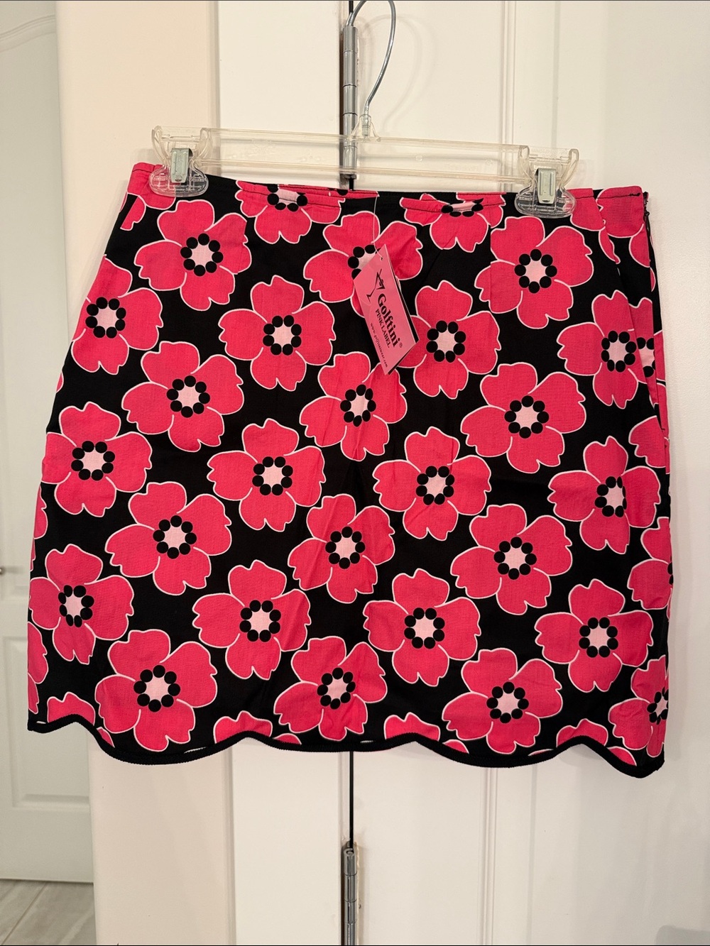 New with tags Golftini floral Pink and Black golf Skirt scalloped hem size 4